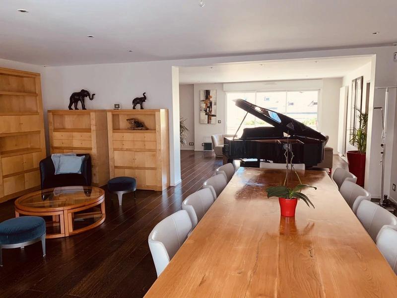 Appartement - 205 m² - 6 pièces