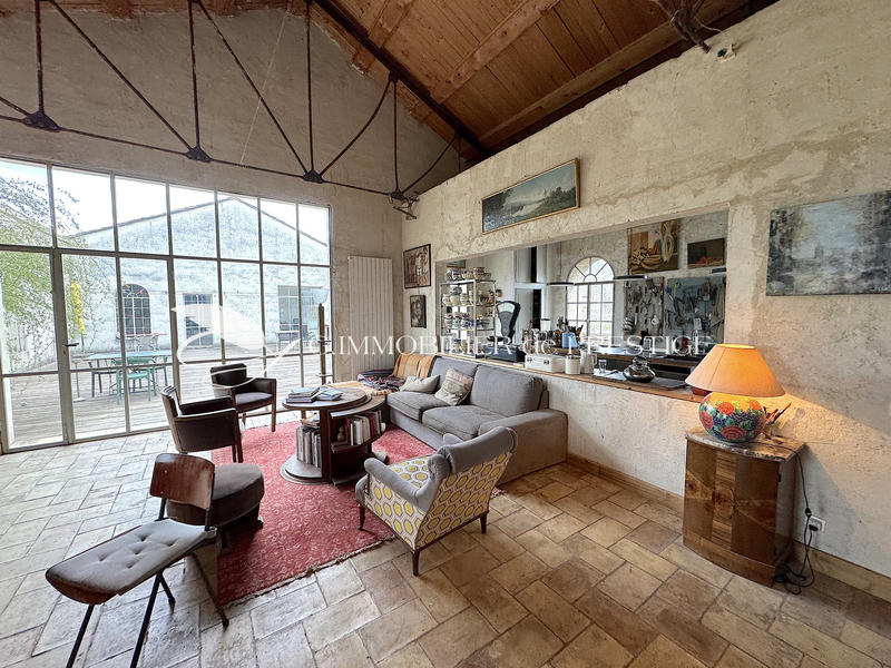 Propriété - 1 166 m² - 15 pièces