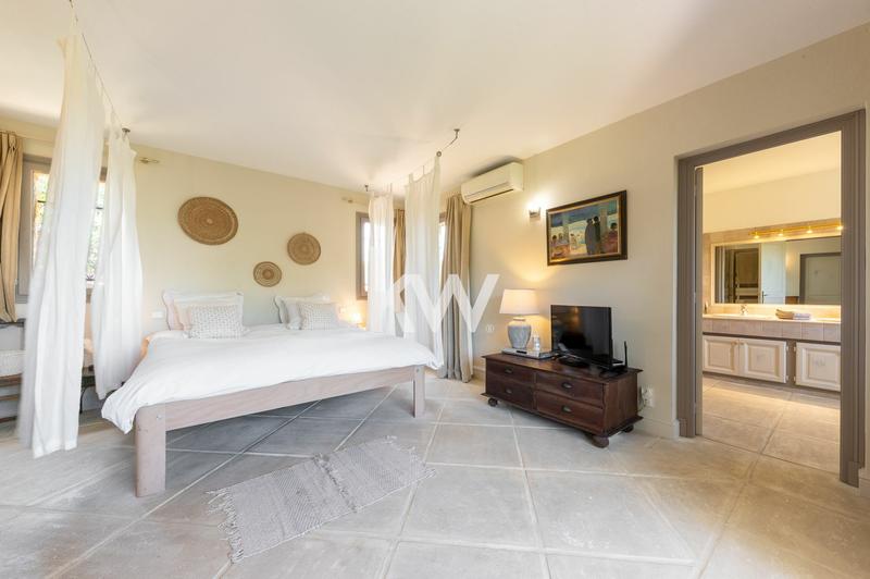 Maison - 490 m² - 7 pièces