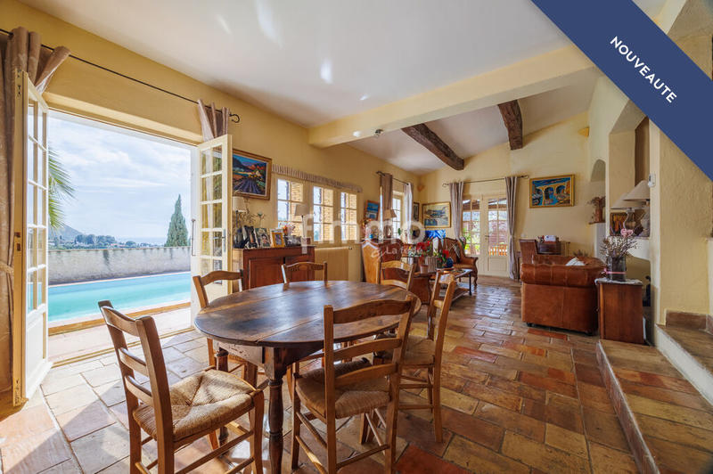 Maison - 260 m² - 10 pièces