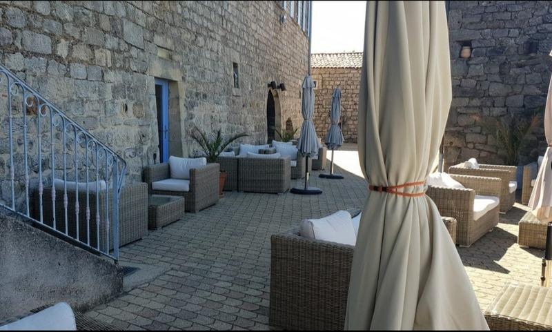 Local commercial - 2 500 m² - 43 pièces