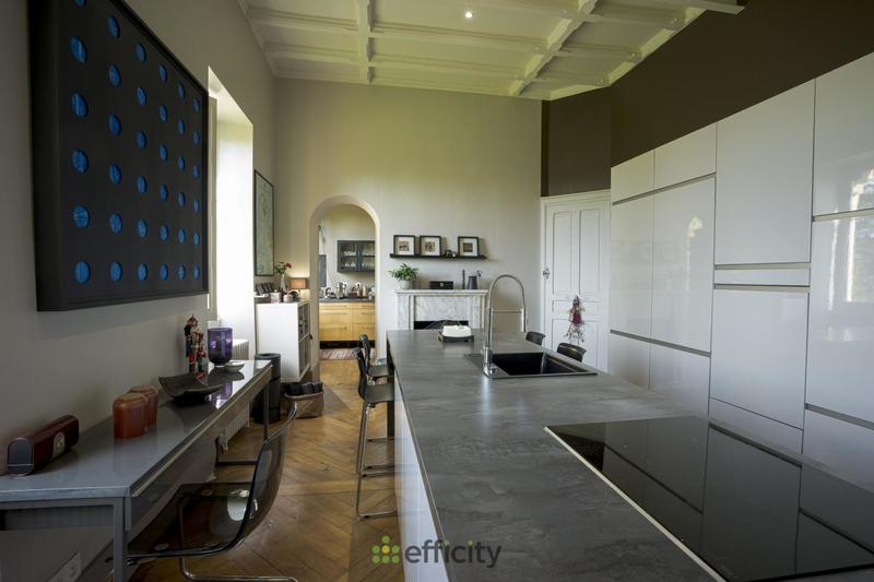 Villa - 244 m² - 9 pièces