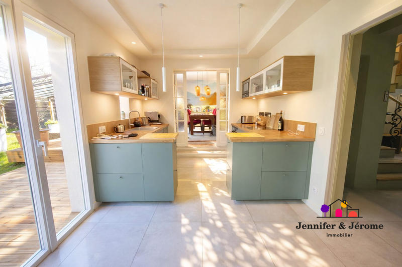 Maison - 267 m² - 9 pièces