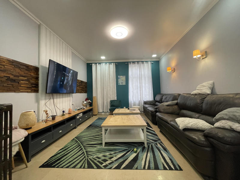 Maison - 242 m² - 12 pièces