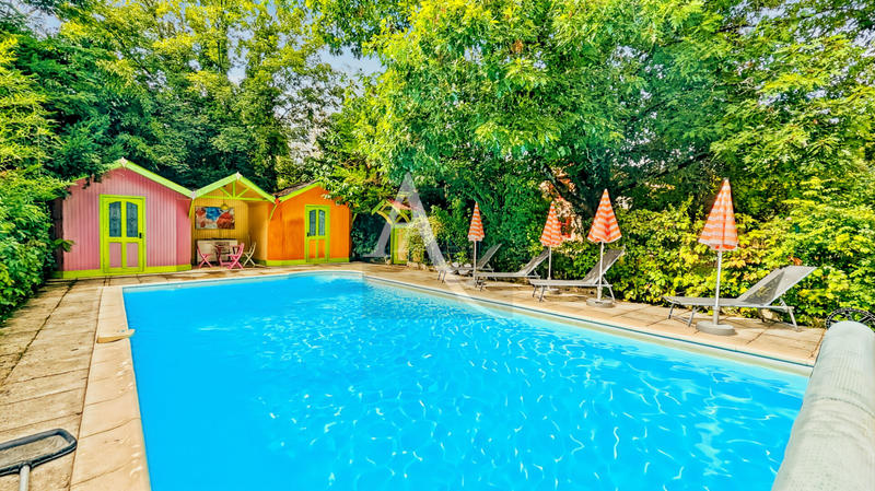 Maison - 263 m² - 10 pièces