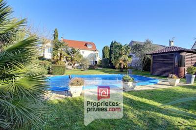 Maison - 166 m² - 7 pièces