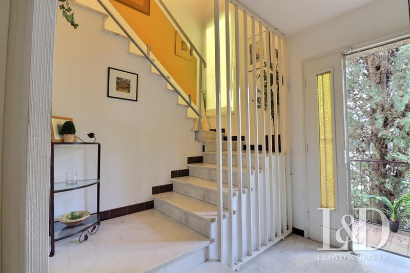 Maison - 243 m² - 10 pièces