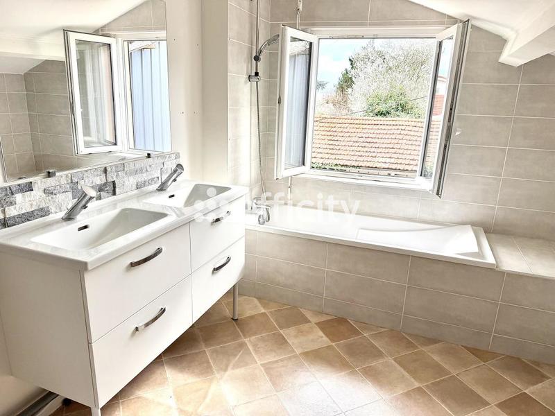 Maison - 105 m² - 5 pièces