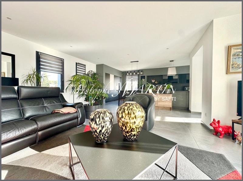 Maison - 212 m² - 8 pièces