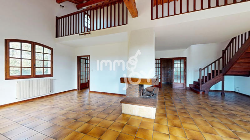 Maison - 220 m² - 8 pièces