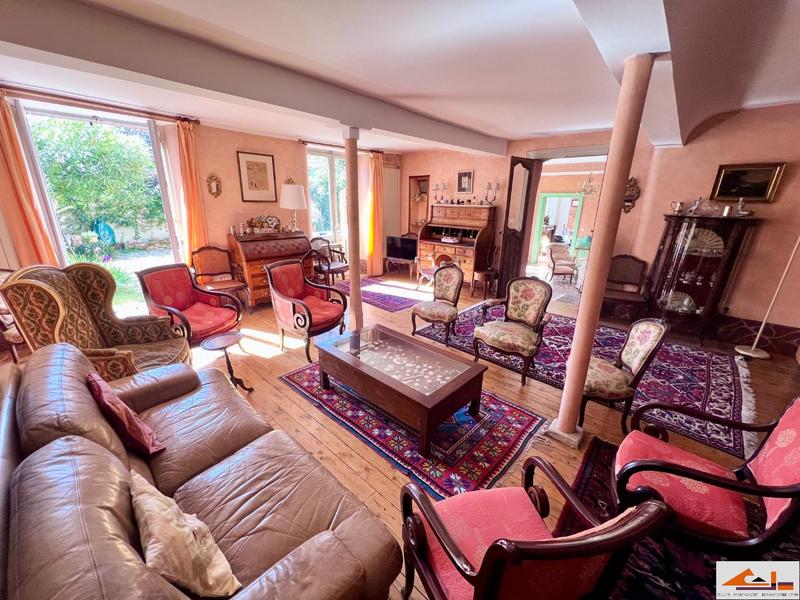 Maison - 380 m² - 8 pièces