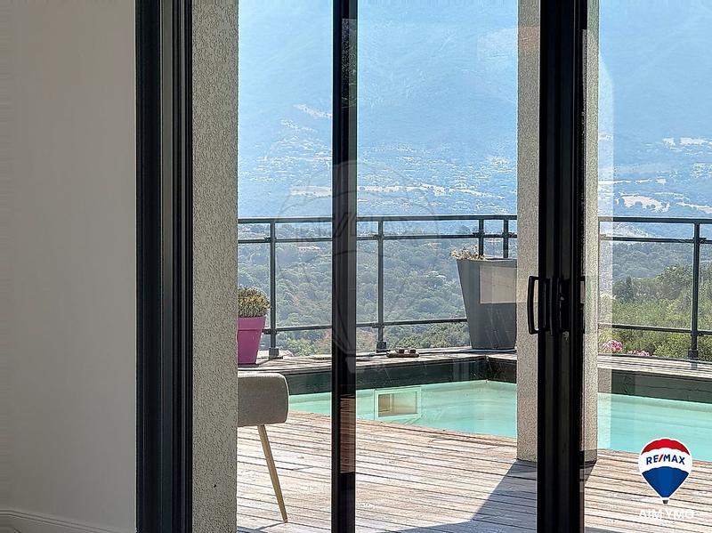 Villa - 196 m² - 6 pièces