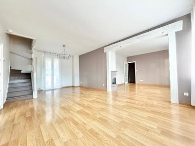 Maison - 219 m² - 8 pièces