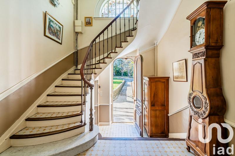 Maison - 210 m² - 11 pièces