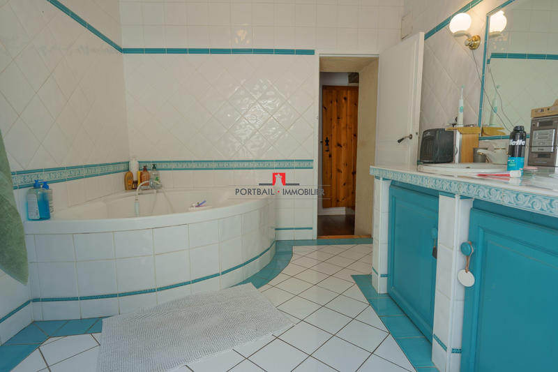 Maison - 272 m² - 7 pièces