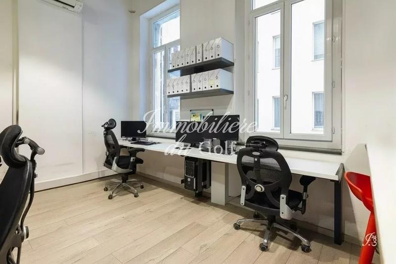 Local commercial - 102 m² - 4 pièces