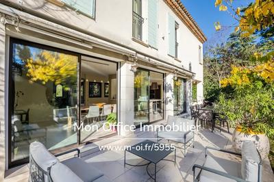 Maison - 260 m² - 6 pièces