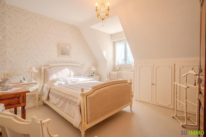 Maison traditionnelle - 148 m² - 6 pièces