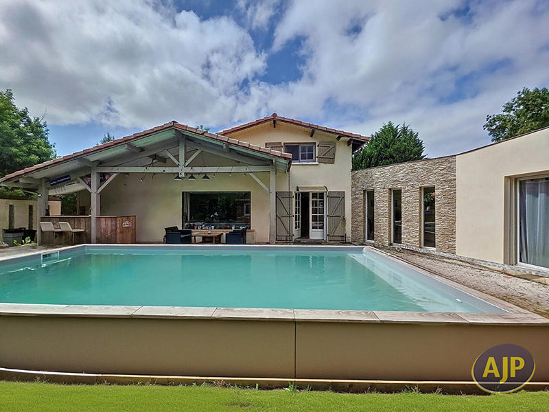 Maison - 174 m² - 7 pièces