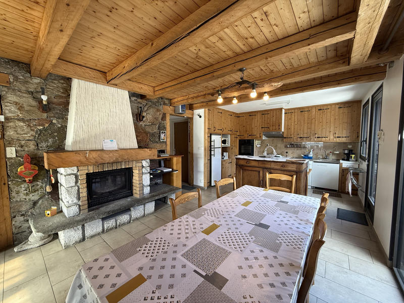 Maison - 233 m² - 9 pièces