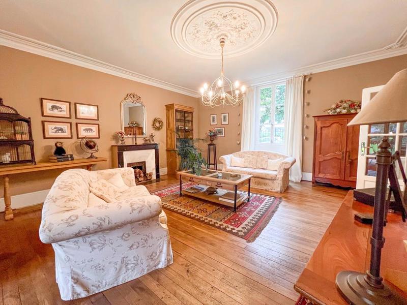 Propriété - 236 m² - 7 pièces