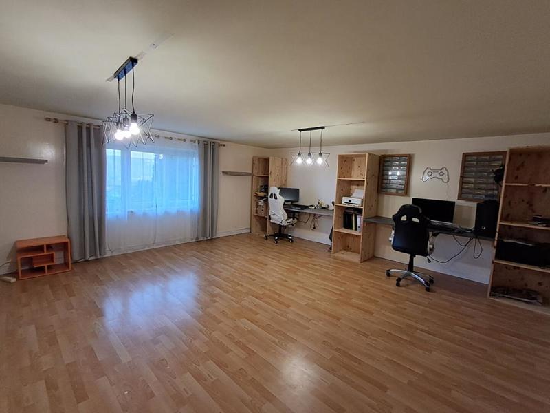 Maison - 245 m² - 10 pièces