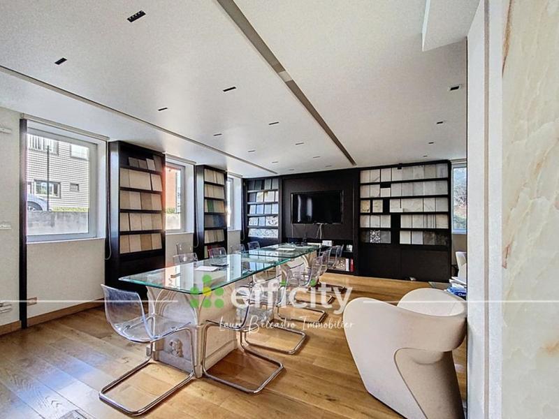 Local d'activité / Entrepôt - 670 m² - 25 pièces