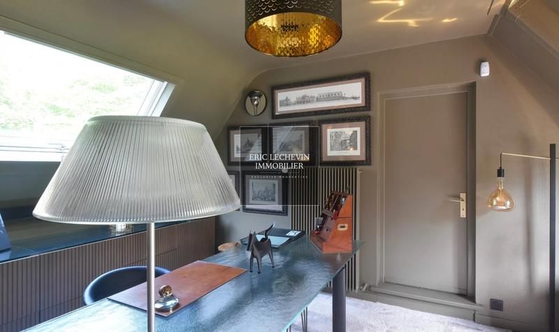 Maison - 370 m² - 16 pièces