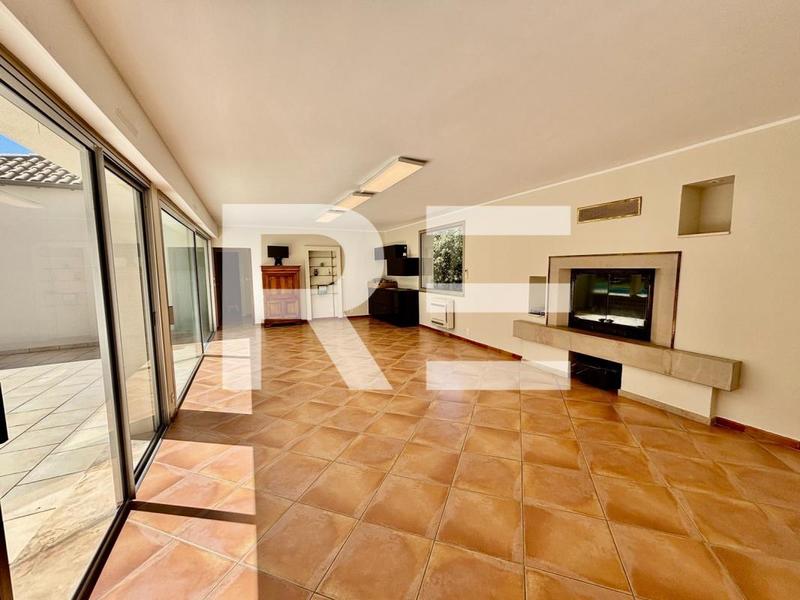 Villa - 357 m² - 9 pièces