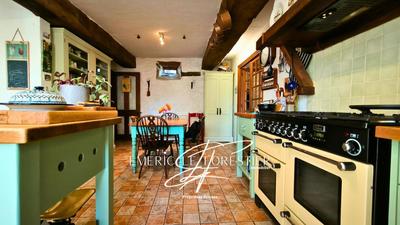 Maison - 320 m² - 6 pièces