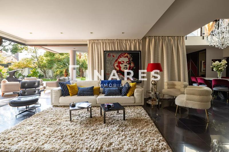 Villa - 252 m² - 6 pièces