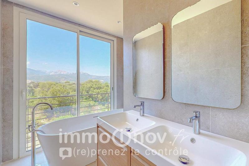 Maison d'architecte - 220 m² - 8 pièces