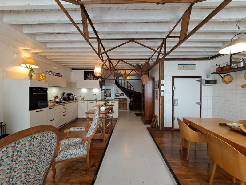 Maison - 230 m² - 6 pièces