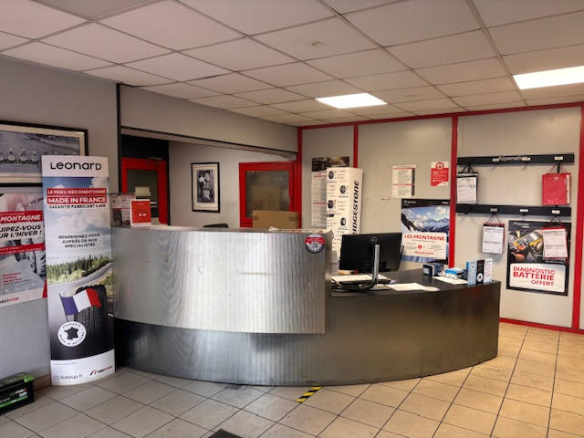 Entrepôt - 1 600 m²