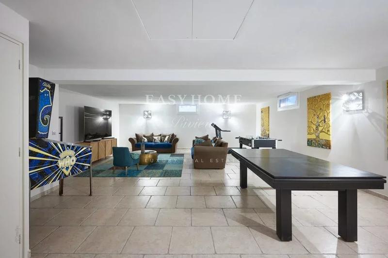 Villa - 380 m² - 10 pièces