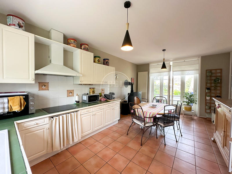 Maison - 121 m² - 6 pièces