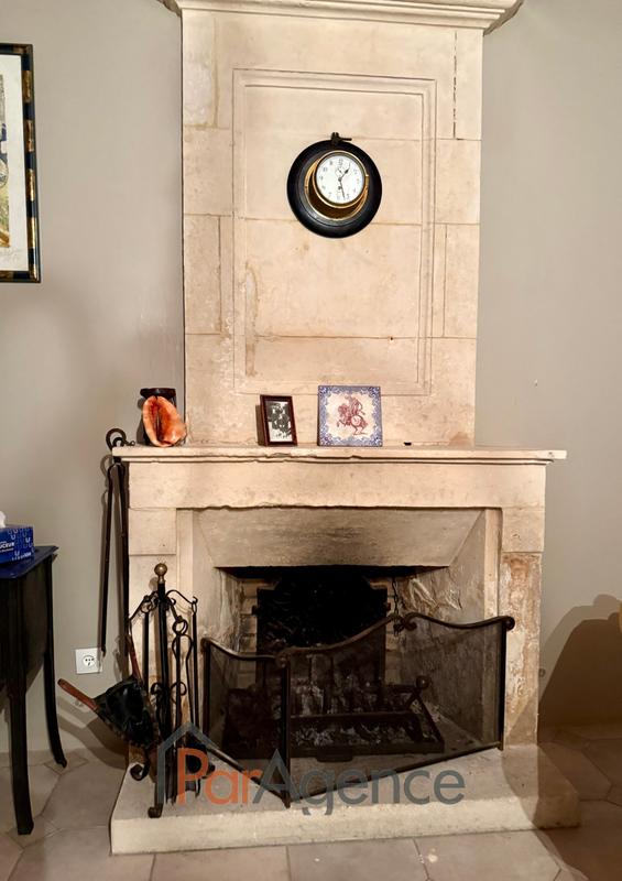 Maison - 241 m² - 8 pièces