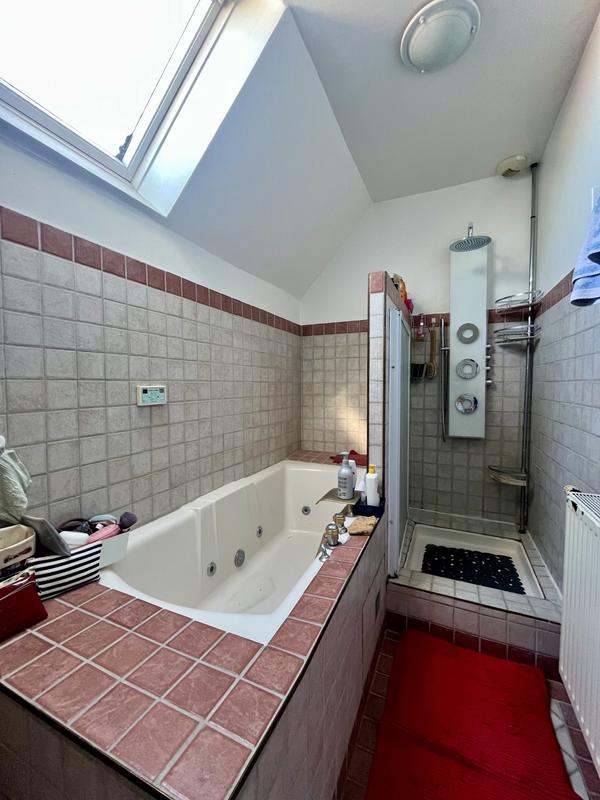 Maison traditionnelle - 166 m² - 6 pièces