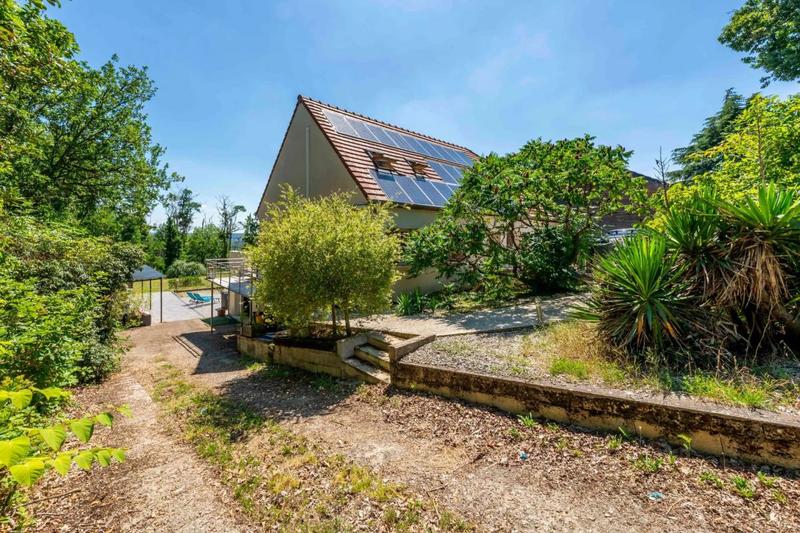 Maison - 239 m² - 12 pièces