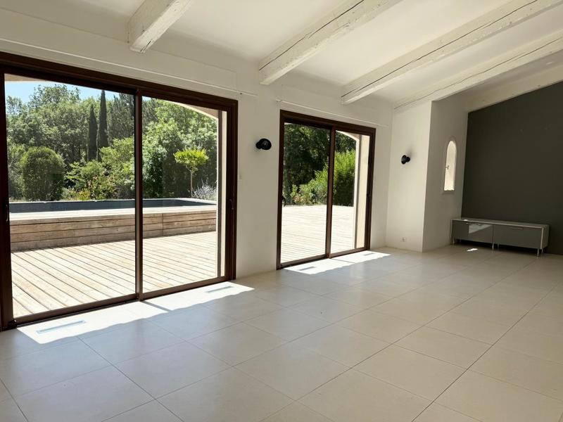 Maison - 242 m² - 9 pièces