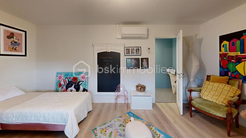 Maison - 213 m² - 8 pièces