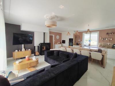 Maison traditionnelle - 143 m² - 7 pièces