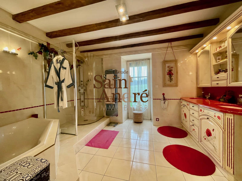 Maison - 300 m² - 8 pièces