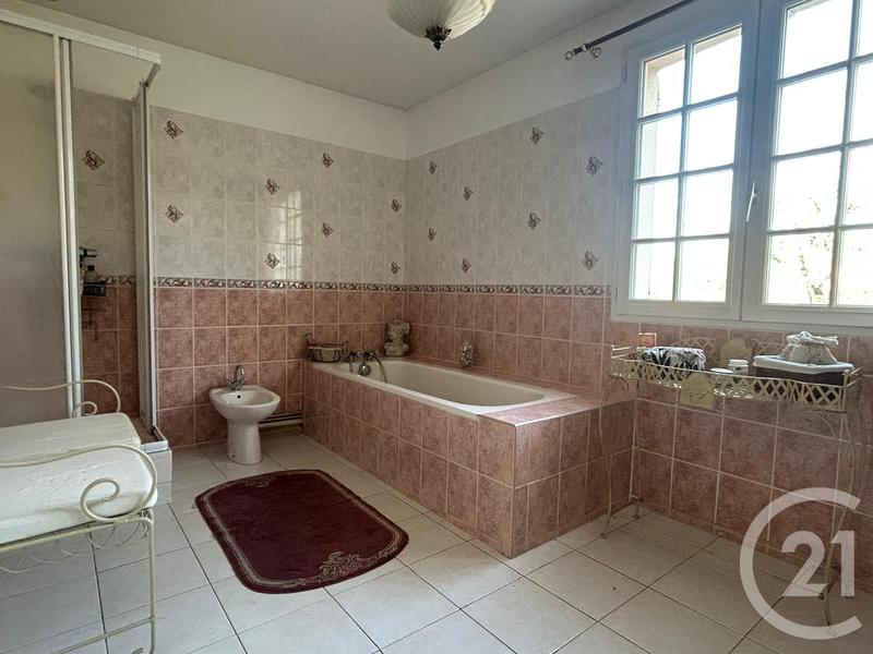 Maison - 182 m² - 8 pièces