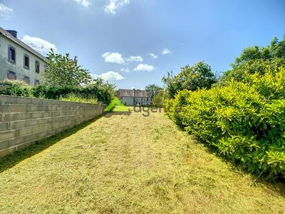 Terrain constructible - 1 100 m²