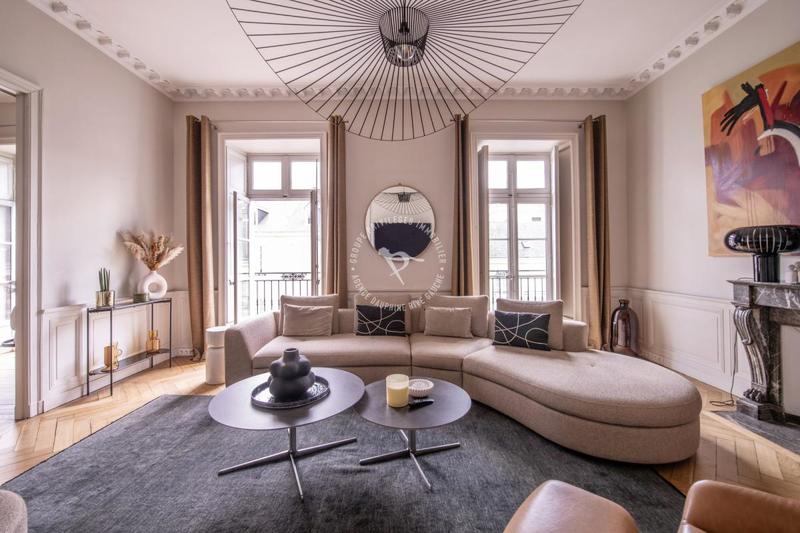 Appartement - 250 m² - 9 pièces