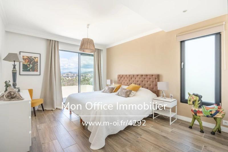 Villa - 216 m² - 6 pièces