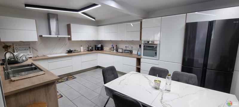 Villa - 255 m² - 6 pièces