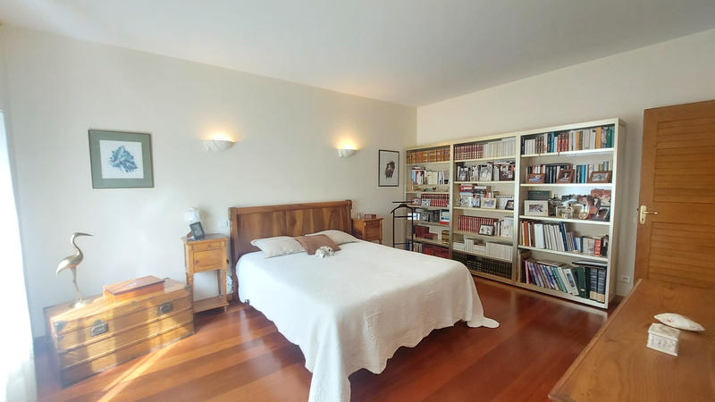 Villa - 285 m² - 6 pièces