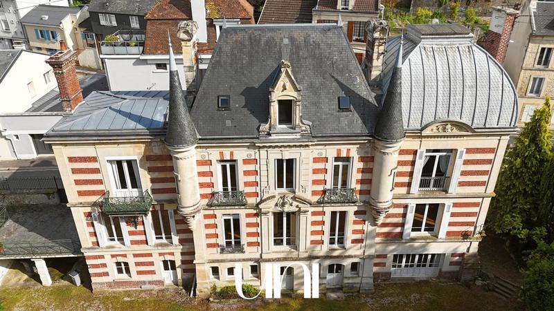 Maison - 427 m² - 14 pièces